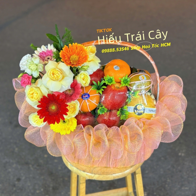 giỏ trái cây kèm hoa 01