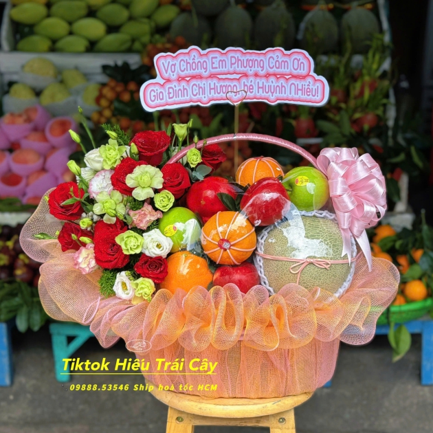 giỏ trái cây kèm hoa 02