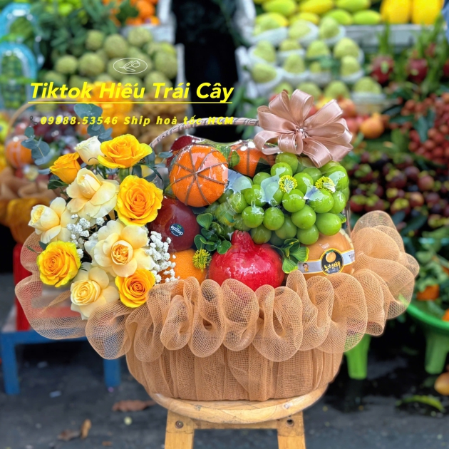 giỏ trái cây kèm hoa 03
