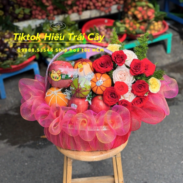 giỏ trái cây kèm hoa 06