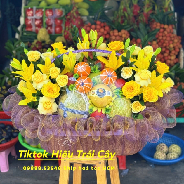 giỏ trái cây kèm hoa 09