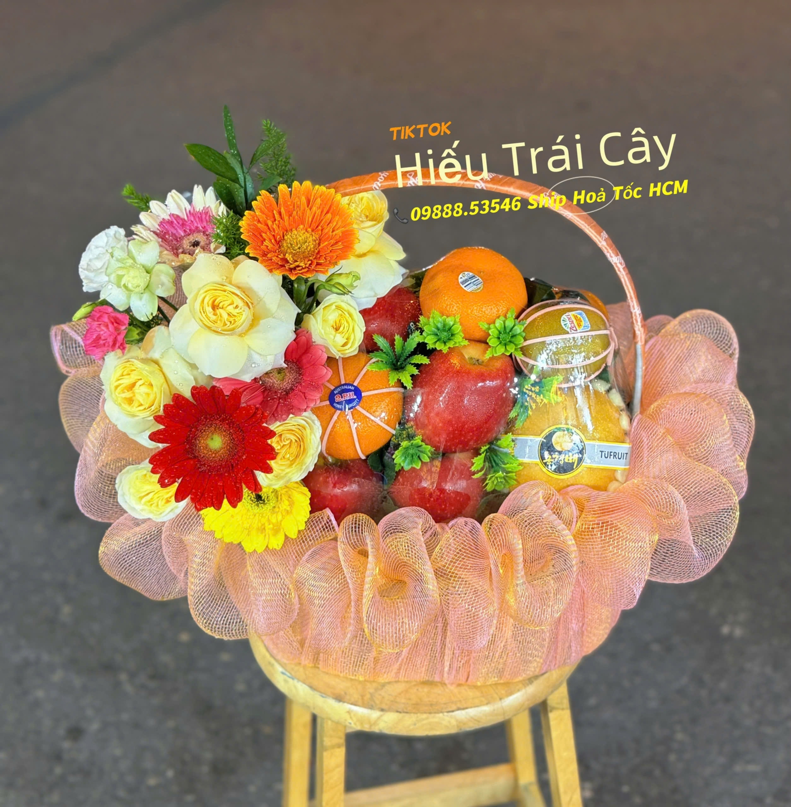 giỏ trái cây kèm hoa 01