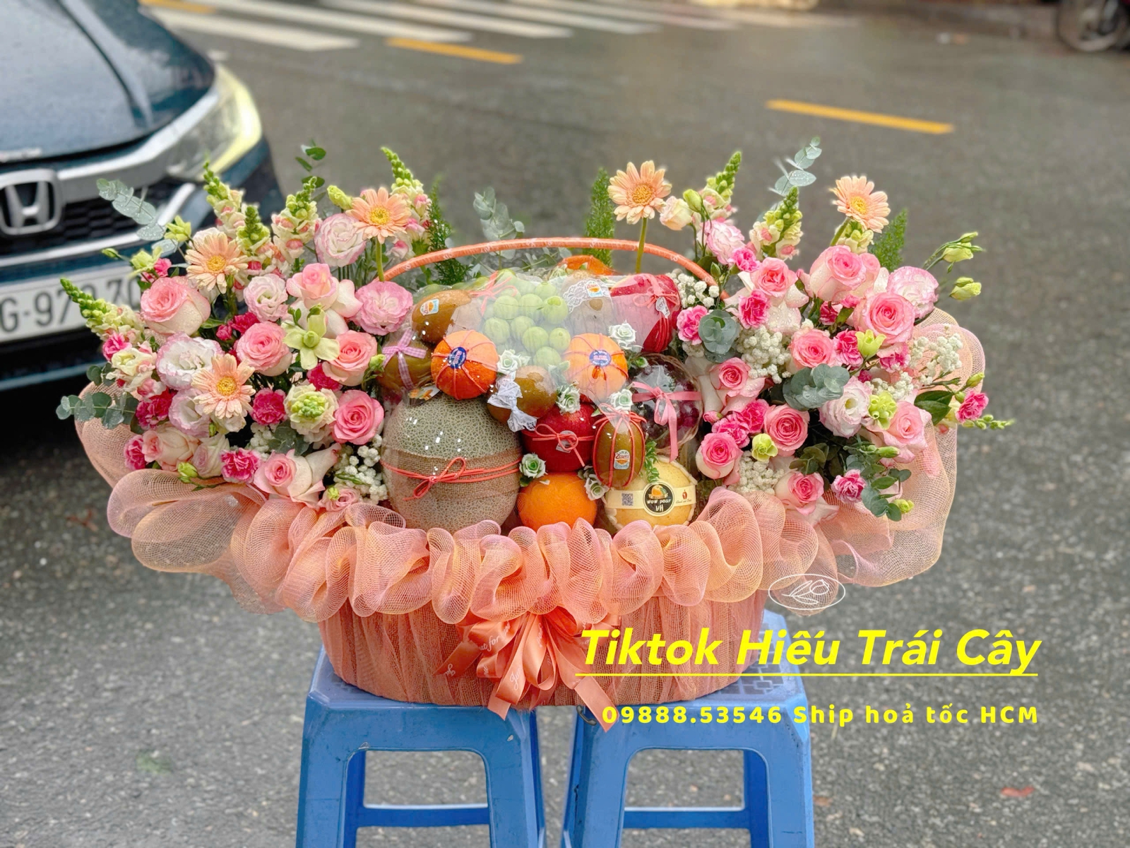 giỏ trái cây kèm hoa 05