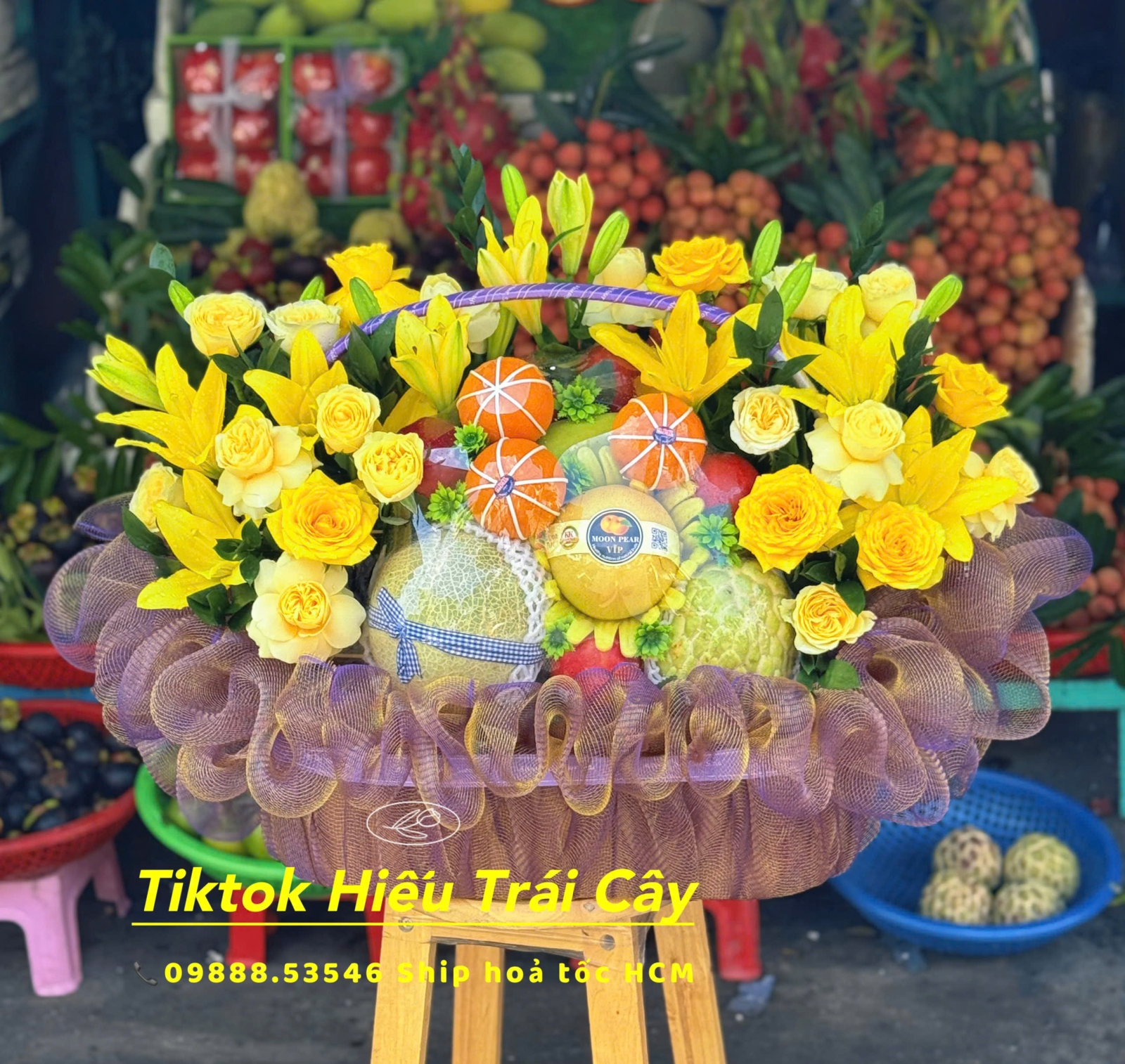 giỏ trái cây kèm hoa 09